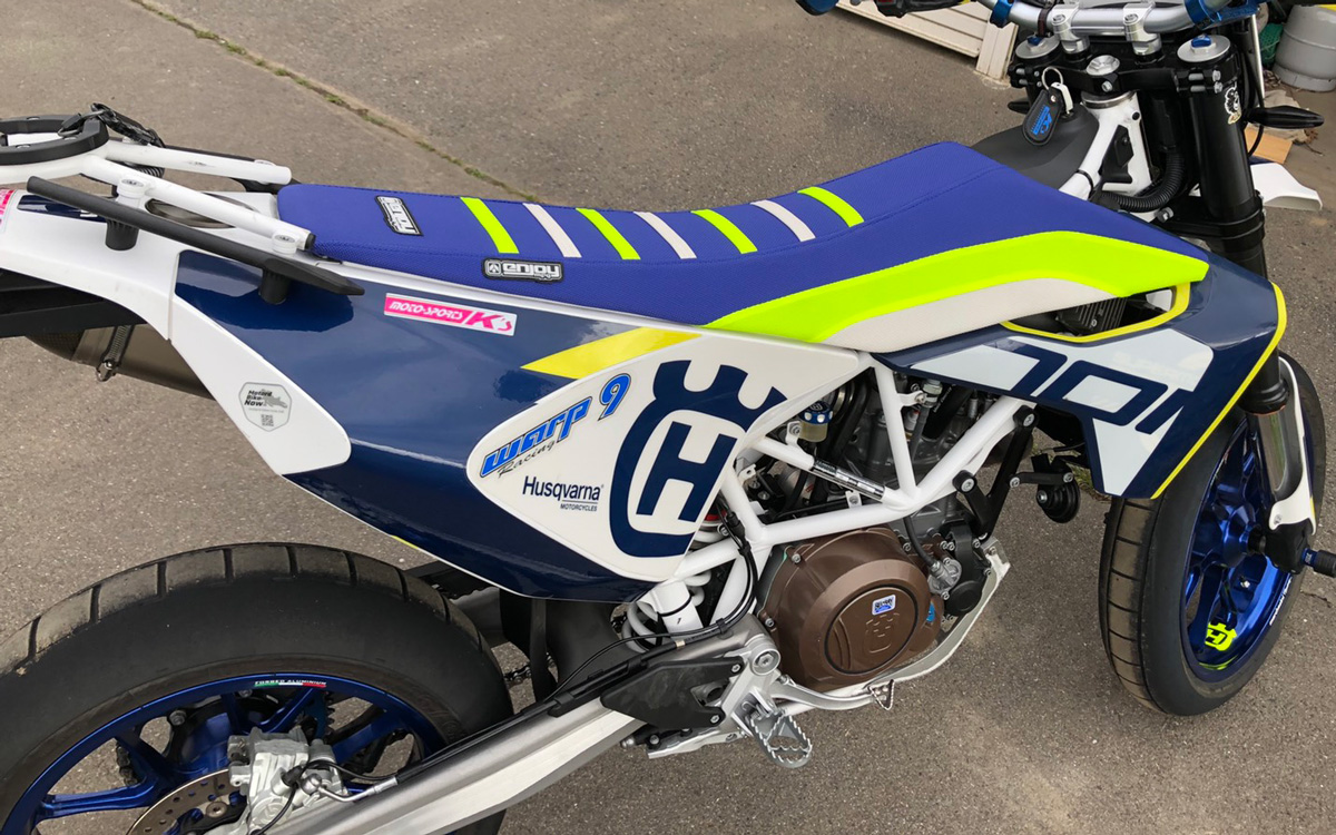 Enjoy MFG シートカバー Husqvarna 701 Supermoto / Enduro